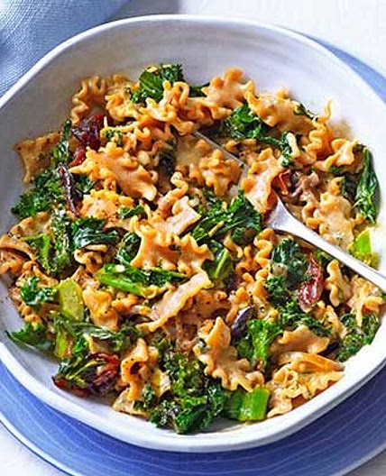 Creamy pesto & kale pasta