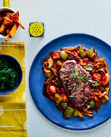 Steaks with goulash sauce & sweet potato fries