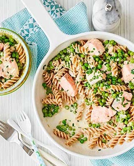 Pasta with salmon & peas