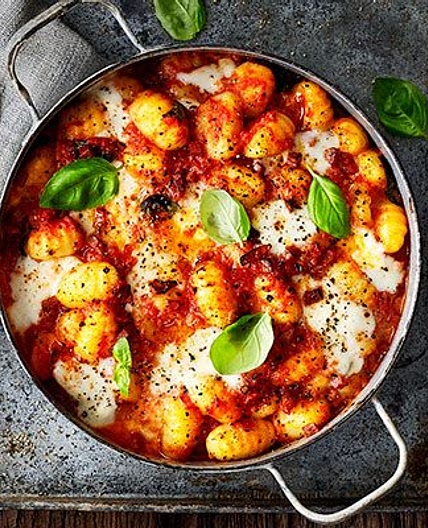 Chorizo & mozzarella gnocchi bake