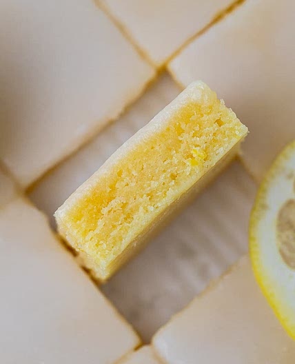 Fudgy lemon blondies- Lemon brownies