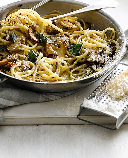Linguine with garlic mushrooms and sage
