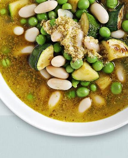 Courgette, pea & pesto soup