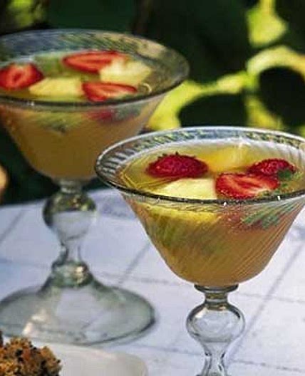 Non-alcoholic tropical fizz