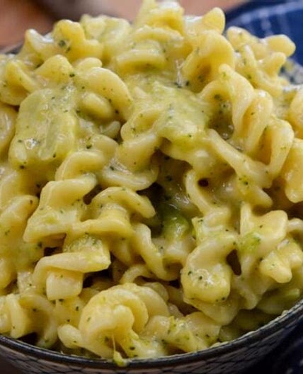 Instant Pot Broccoli & Cheddar Pasta