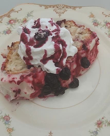 Vanilla loaf cake with lemon and blueberries