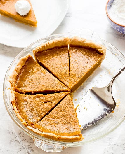 Vegan Pumpkin Pie (9 Ingredients)