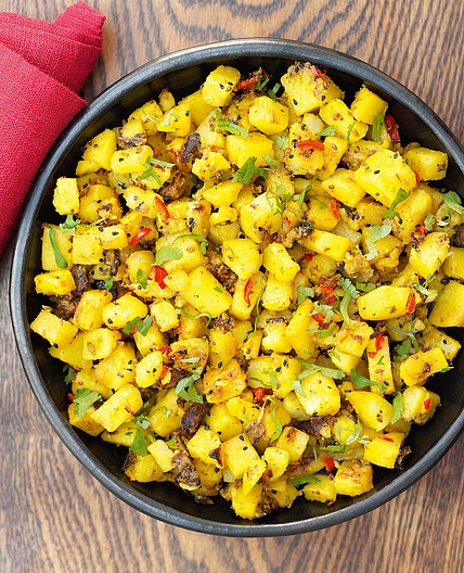 Panchphoran Aloo (Potatoes in Whole Spices)