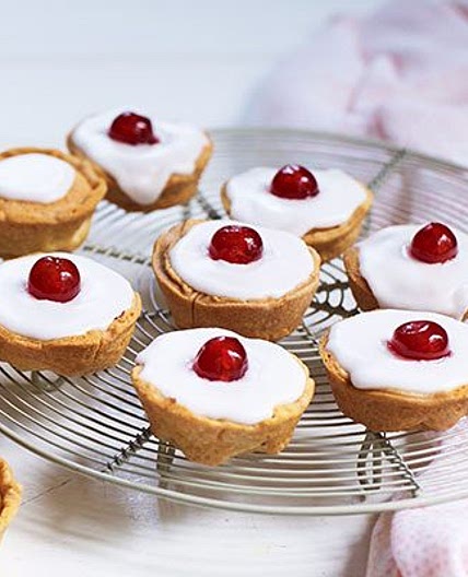 Mini bakewell tarts