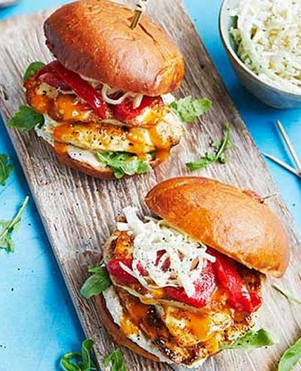 15-minute chicken & halloumi burgers