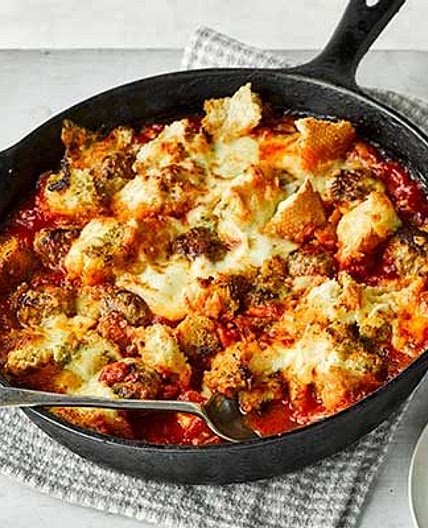 Meatball & garlic bread traybake