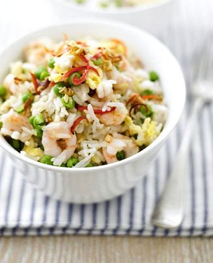 Egg fried rice with prawns & peas