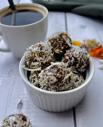 (No Bake) Maple Tahini Energy Balls