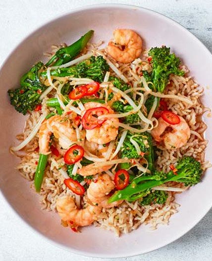 Ginger, sesame and chilli prawn & broccoli stir-fry