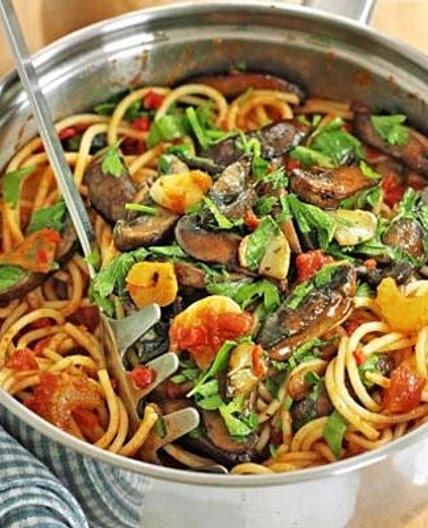 Spicy spaghetti with garlic mushrooms