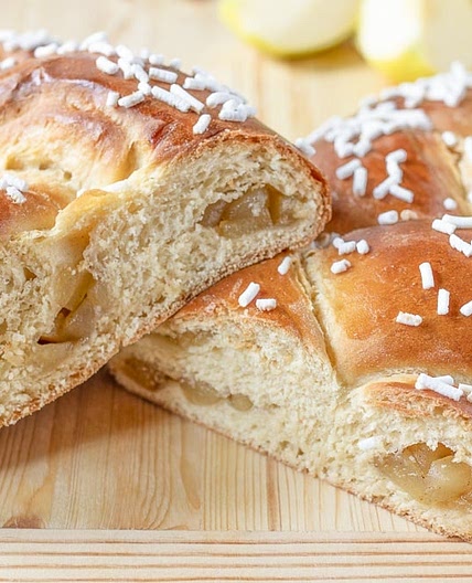 TRECCIA DI PAN BRIOCHE SOFFICE ALLE MELE