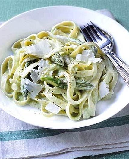 Asparagus cream pasta