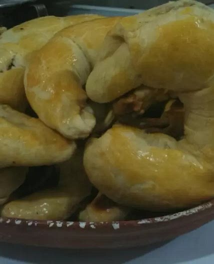 Cuernitos Rellenos de Chocolate