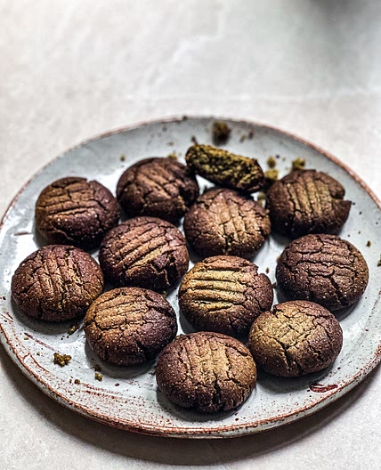 Crumbly Pistachio Butter Cookies