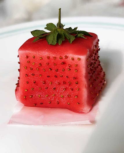72-hour Strawberry Jelly (filled with strawberry mousse)