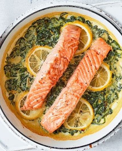 Creamy garlic, lemon & spinach salmon