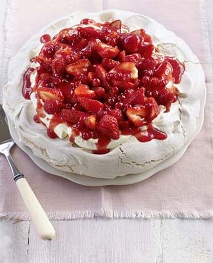 Strawberry pavlova
