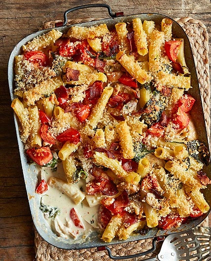 Chicken, spinach & bacon alfredo pasta bake