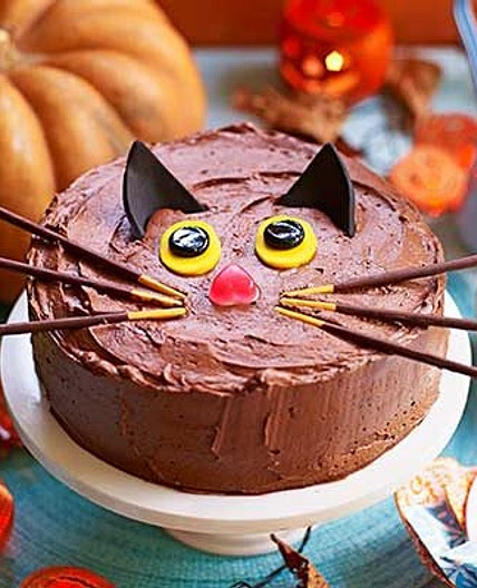 Black cat cake