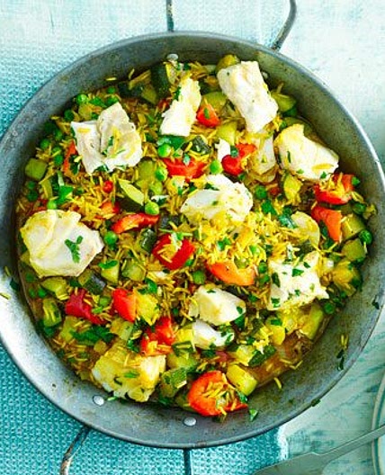 Smoked paprika paella with cod & peas