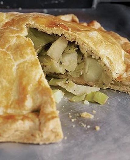Cheesy leek & potato pie