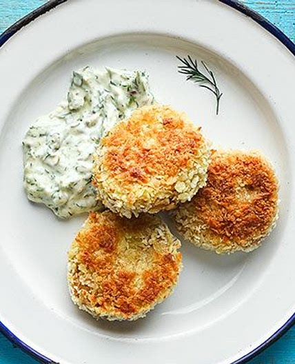 Little crab cakes & herby tartare