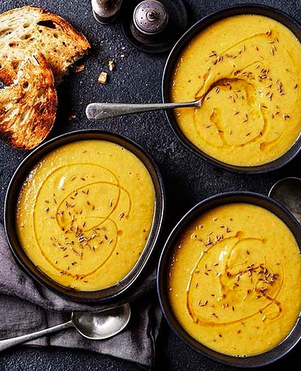 Spicy roasted parsnip soup