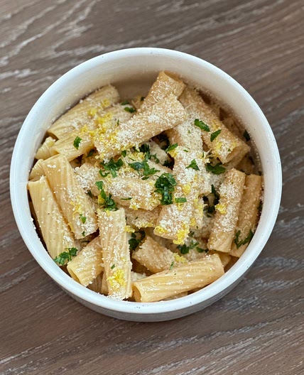 One Pot Creamy Garlic Lemon Pasta