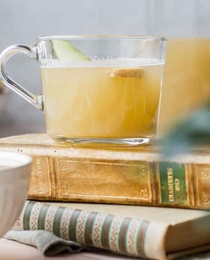 Mulled White Wine with Pear