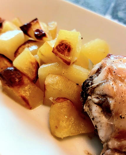 Baked rabbit with potatoes