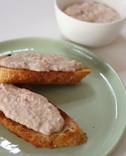 Perfect Tuna Pâté on Crispy Bread