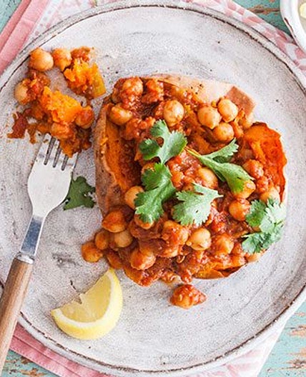 Vegan chickpea curry jacket potatoes