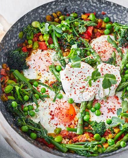 Pea & broad bean shakshuka
