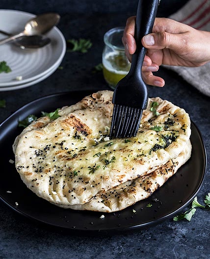 Restaurant Style Garlic Naan