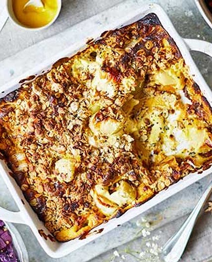 Vegan 'cheesy’ leek crumble