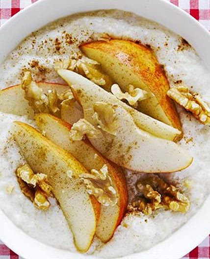 Creamy yogurt porridge with pear, walnut & cinnamon topping