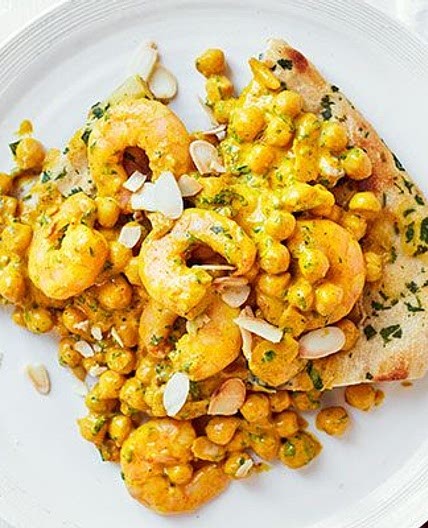Coronation prawns on toasted naan