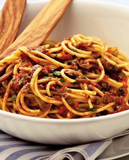 Speedy spaghetti with clams