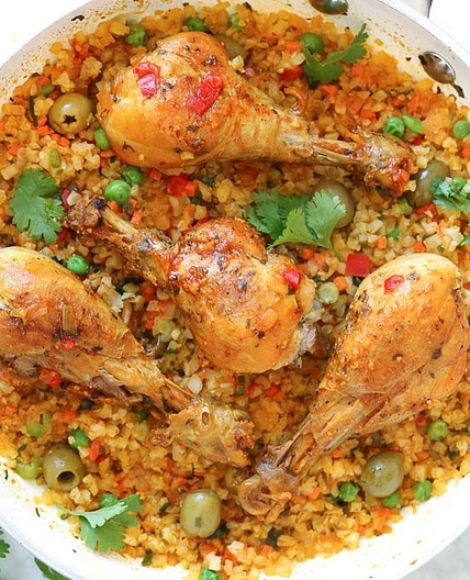 Skillet Cauliflower "Arroz" Con Pollo