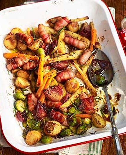 All-the-trimmings traybake