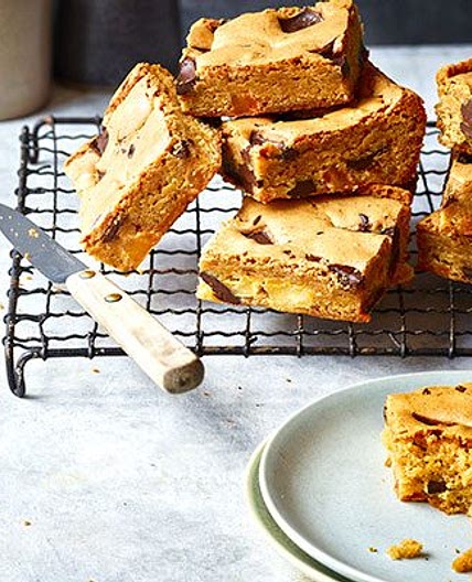 Caramel pear blondies