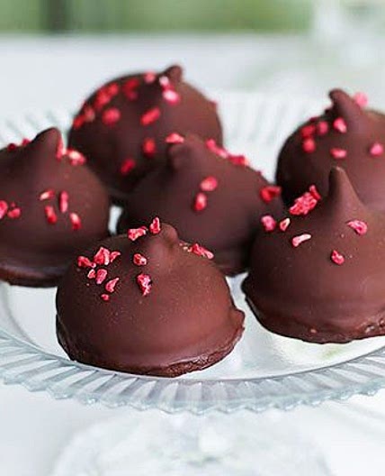 Raspberry & dark chocolate teacakes