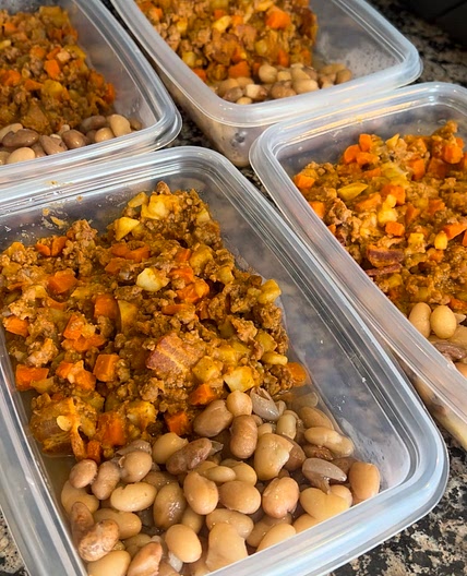 PICADILLO Y FRIJOLES