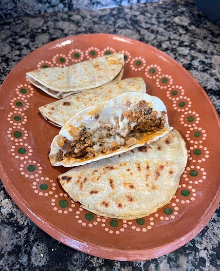 QUESADILLAS DE CHORIZO Y CHAMPIÑONES 