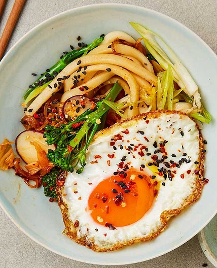 Kimchi sesame udon noodles